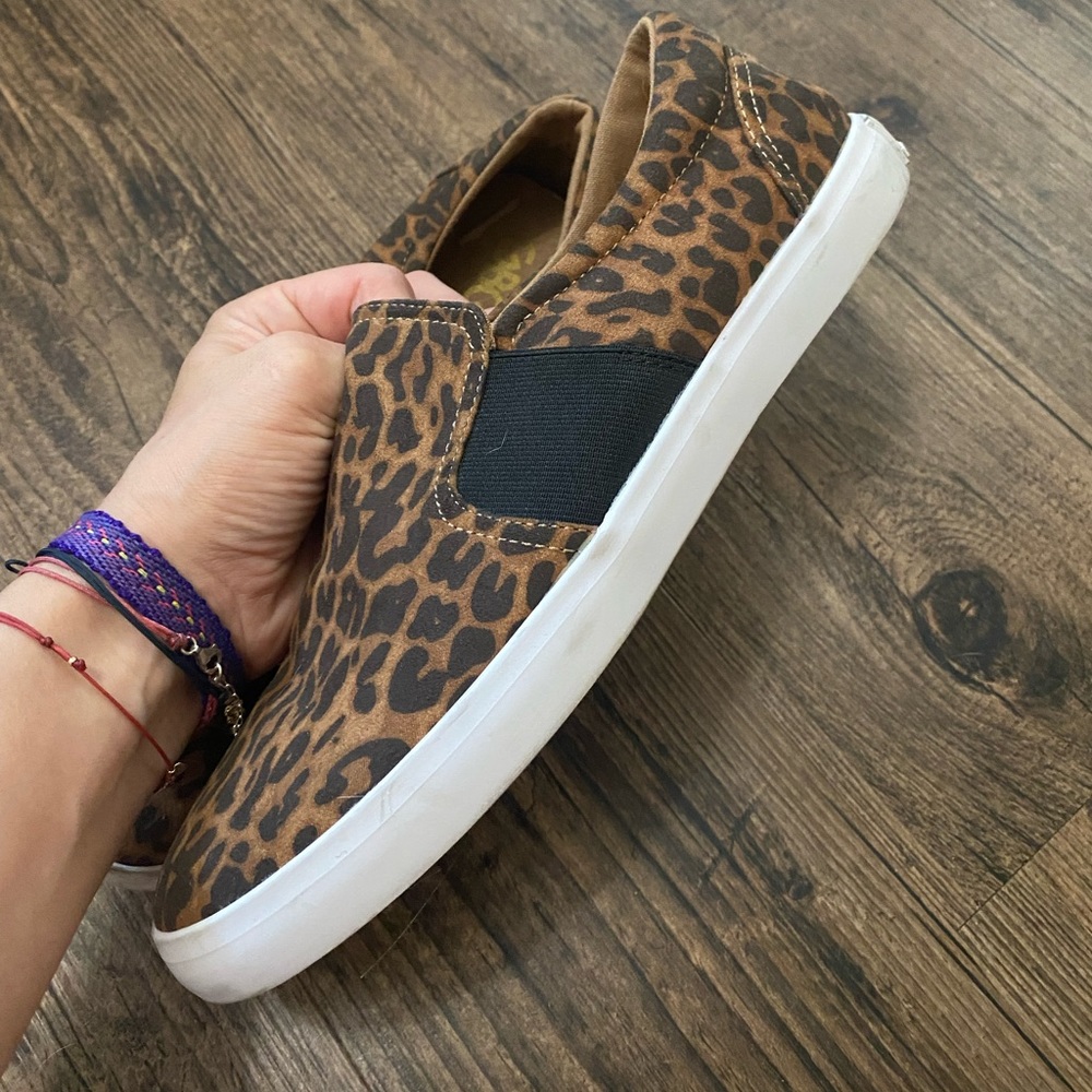3 items for 10$ ! 🚨Guess animal print sneakers